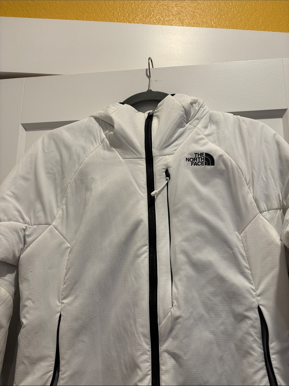 Noth Face Lightweight Ventrix Jacket white w/ black trim Size Med EUC - Picture 2 of 13